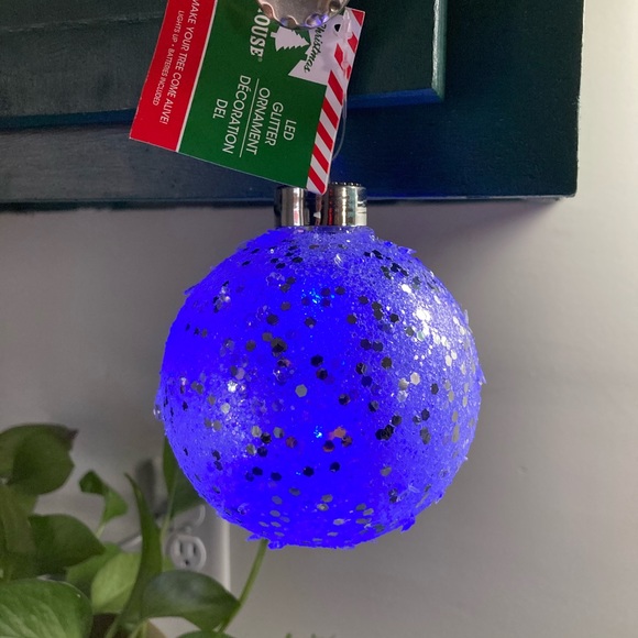 NWT 1 LEFT Large LED Color Light Changing Hanging Bulb - Picture 14 of 16